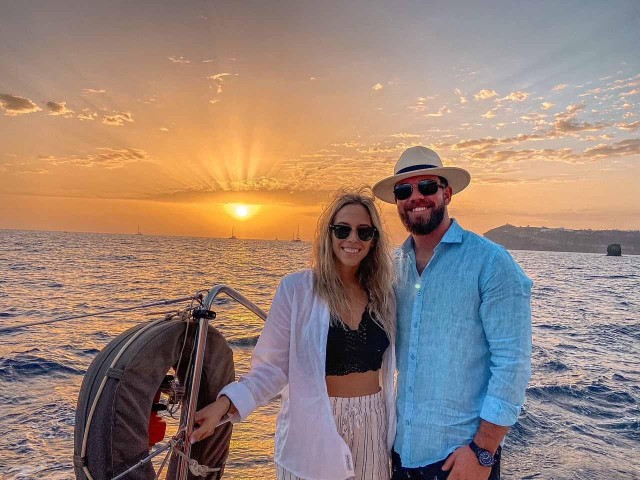 Santorini: Sunset Cruise with Greek Dinner and Transfer