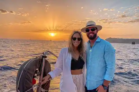 Santorini: Sunset Cruise with Greek Dinner and Transfer