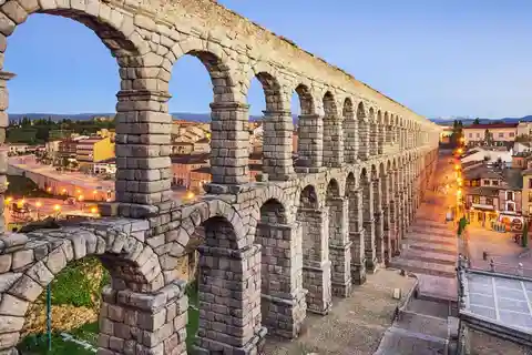 Privat tur med chaufför från Madrid genom Avila och Segovia med entrébiljetter