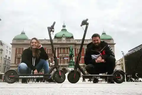 Tour degli scooter E Essentials di Belgrado