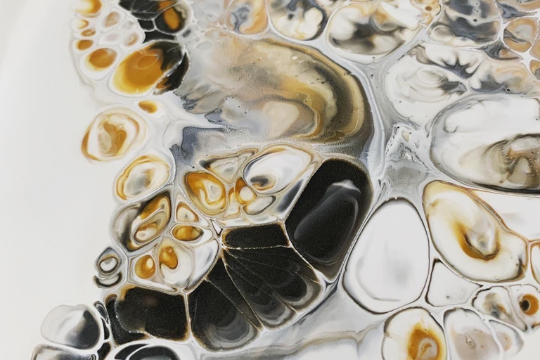 Leipzig: Acrylic Pouring Workshop – Pour Your Artwork