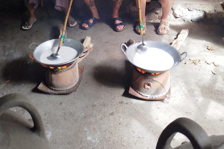 Lombok: aprende la forma tradicional de elaborar aceite de coco.Lombok: aprende la forma tradicional de elaborar aceite de coco
