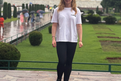 Dagsutflykt till Taj Mahal i en SUV-bil med alternativ.Dagsutflykt till Taj Mahal i en SUV-bil + guide