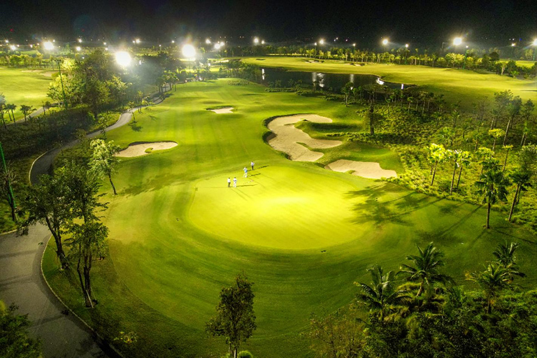 Phnom Penh: Exclusive Premium Golf Experience Nighttime 9-Hole Golf Experience