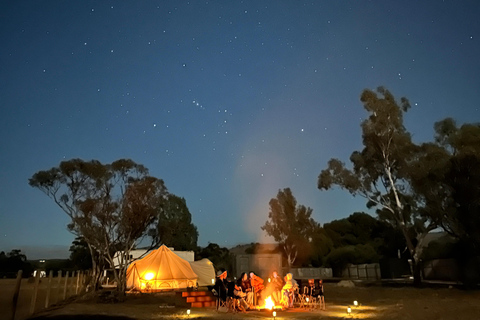 Pink Lake Tiny House verblijf - BBQ diner &amp; kampvuur ervaring