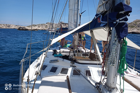 Marseille: Frioul Calanques Sailing Trip with Swimmings Private Tour 2025