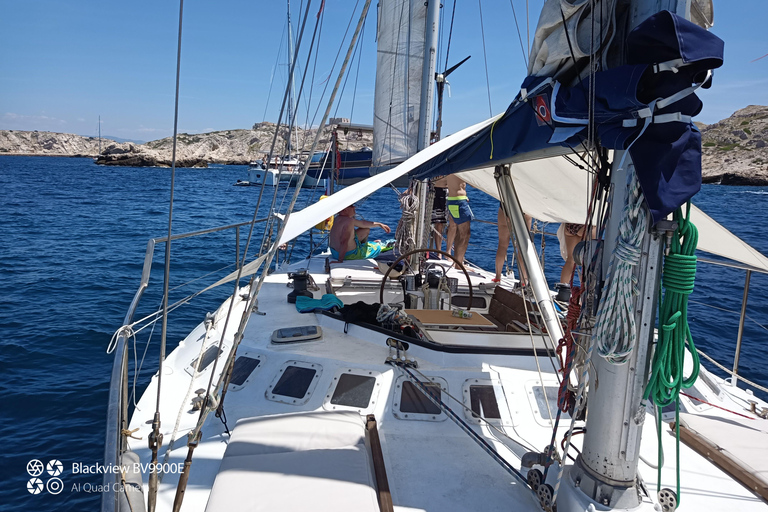 Marseille: Frioul Calanques Sailing Trip with Swimmings Private Tour 2025