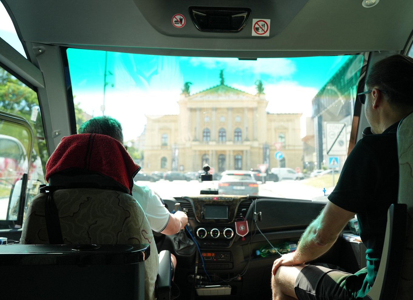 Prag: Byens højdepunkter med bus, båd og til fods