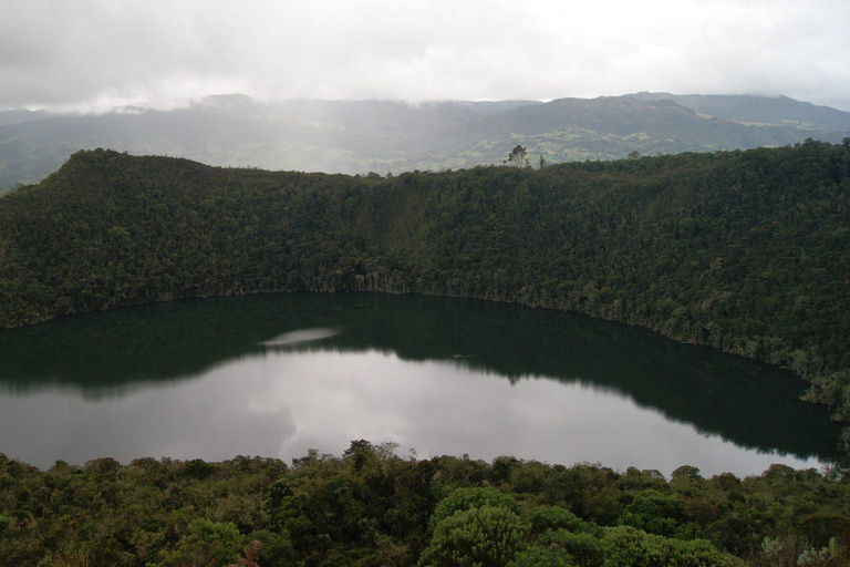 Från Bogota: Utforska byn Guatavita, lagunen och &quot;Casa Loca&quot;.