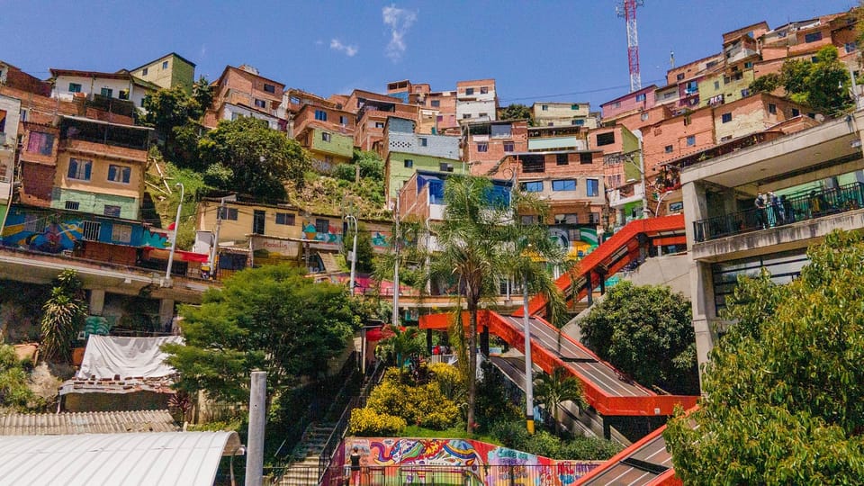 Medellín: Tour dei Graffiti Comuna 13 | GetYourGuide