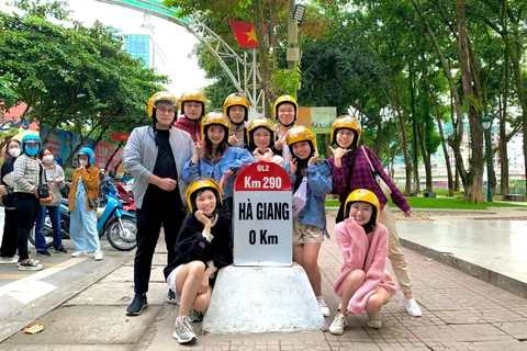 Ha Giang: 4D3N Loop Tour with Local Guides