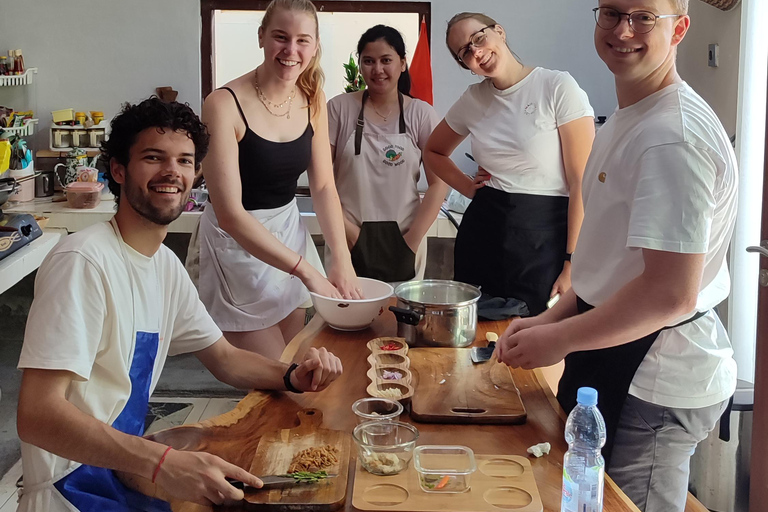Yogyakarta: clase de cocina con visita al mercado y servicio de recogida del hotelClase de cocina con servicio de recogida del hotel