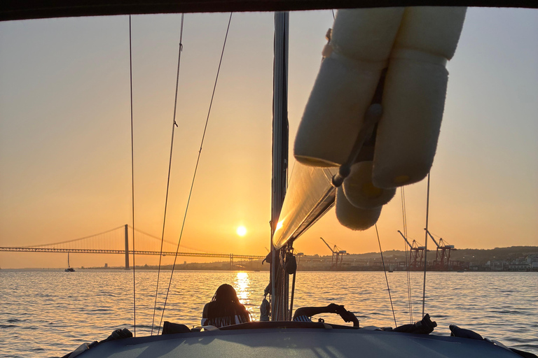 Sunset aboard a sailboat in Lisbon! Sunset aboard a sailing boat in Lisbon!