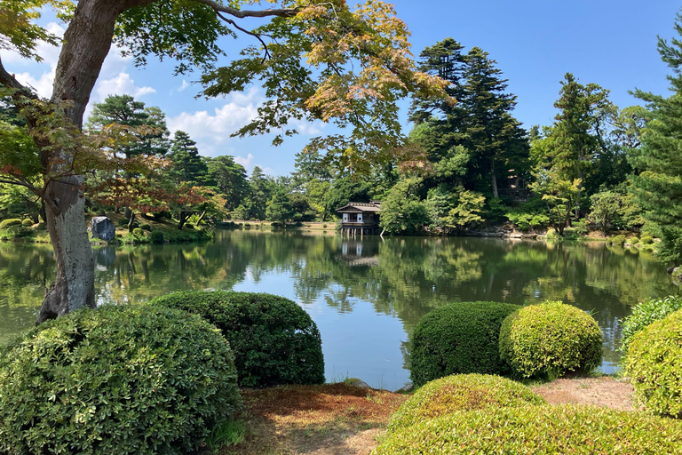 Kanazawa: Historical Walking Tour with Kenrokuen Ticket