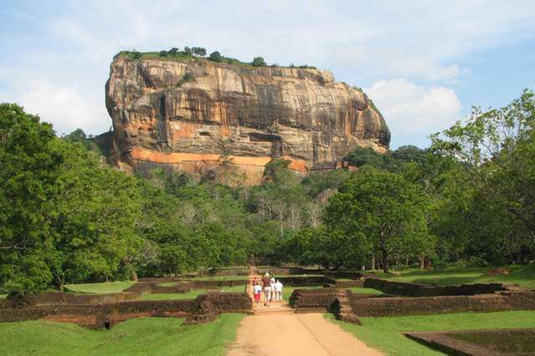 Sri Lanka: 10-Day Wildlife, Culture & Scenic Adventure