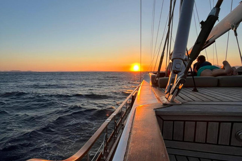 Mykonos : Croisière au coucher du soleil vers Rhenia, safari sur la plage, dînerCroisière sans transfert
