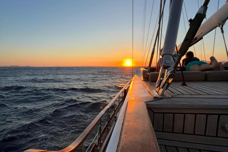 Mykonos : Croisière au coucher du soleil vers Rhenia, safari sur la plage, dînerCroisière sans transfert