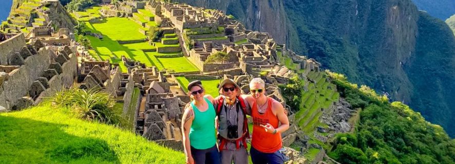 Aguas Calientes: ticket oficial de Machu Picchu, bus y guía