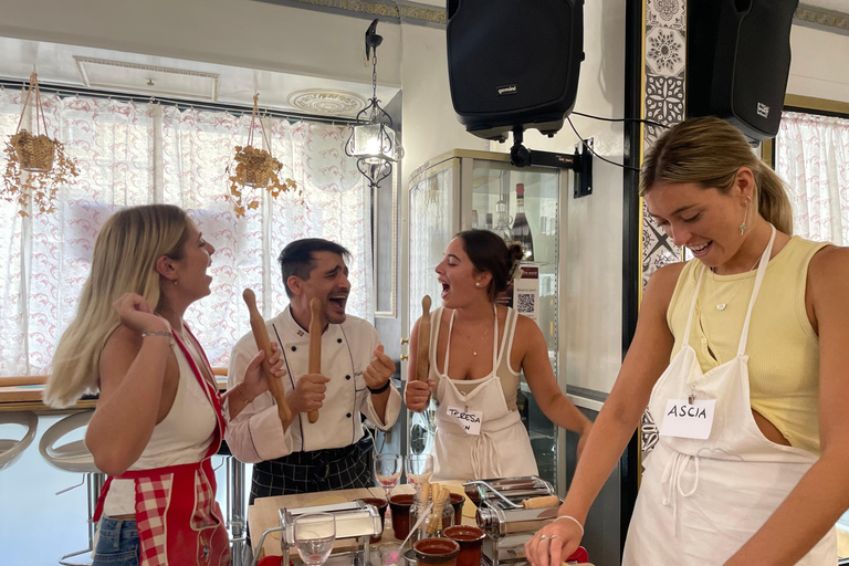 佛罗伦萨：意面制作课程，含晚餐、葡萄酒和... 唱歌！佛罗伦萨：意面制作课程，含晚餐、葡萄酒...还有歌唱！