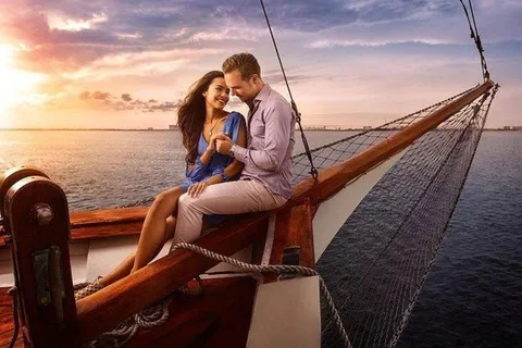Cancun: Sailing & Romantic Dinner