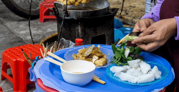 Hanoi Vegan Street Food & Train Street Tour
