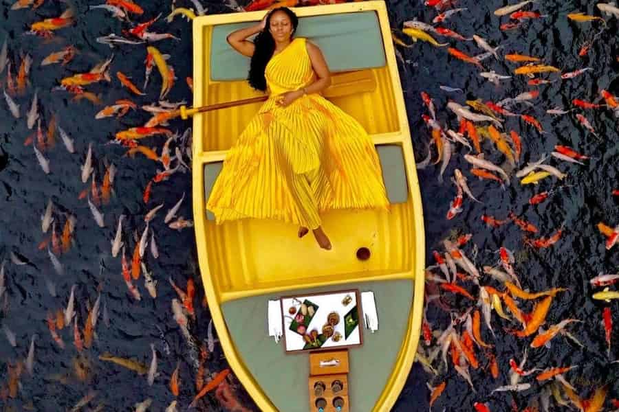 Ubud: Das originale Koi-Fisch-Gelbboot-Fotoerlebnis. Foto: GetYourGuide