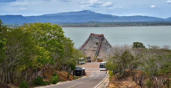 From Cartagena: Totumo Mud Volcano Sightseeing Tour with Snack