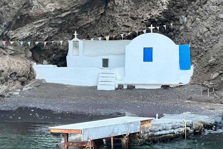 Santorini: Private Motorboat Cruise and Volcano Hike Daytime 4-Hour Private Motorboat Cruise & Hike