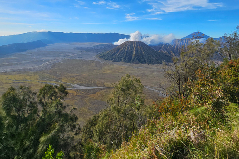 "Java Highlights: Yogyakarta to Bromo & Ijen Volcanoes"