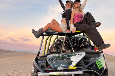 Huacachina: Private Paragliding and Sandboarding Combo in the Desert