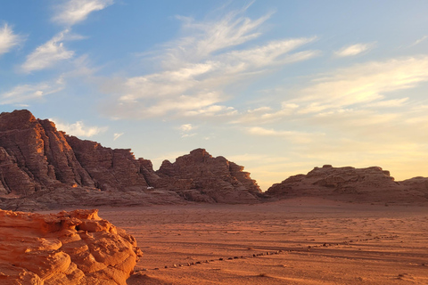 Wadi Rum: Jeep Tour with Bedouin Camp Overnight Stay