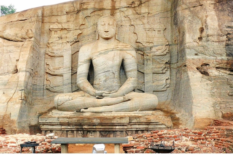 Depuis Kandy : Le rocher de Sigiriya et l'ancienne ville de Polonnaruwa