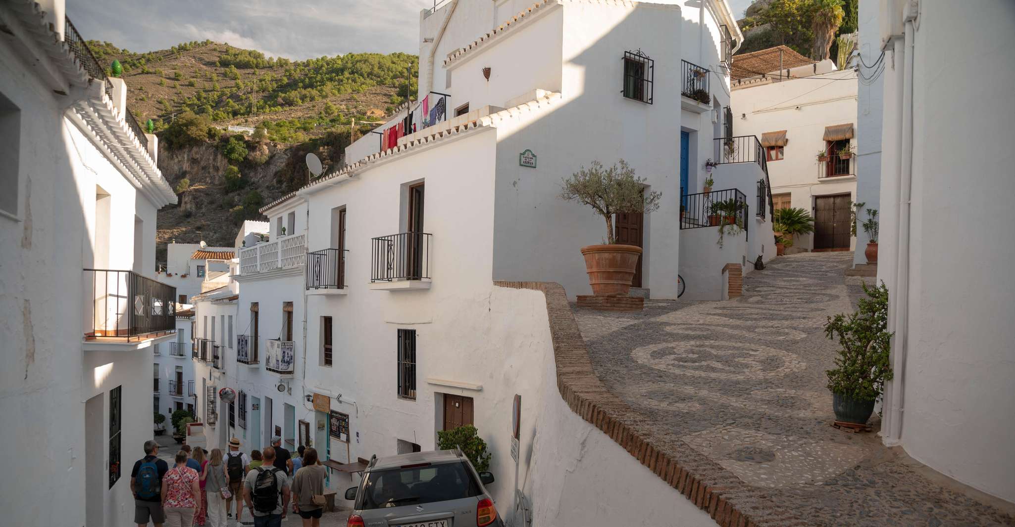 Torremolinos/Benalmadena, Nerja Caves Tour with Frigiliana - Housity