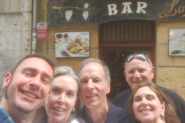 San Sebastián: Old Town Gourmet Pintxo Tour with Drinks San Sebastián: Old Town Guided Pintxo Tour with Drinks