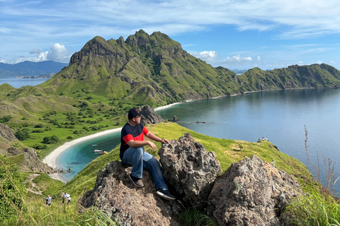 Labuan Bajo: Private Yacht to 3 Hidden Gem Komodo Islands Afternoon Yacht Tour (13:00–19:00)
