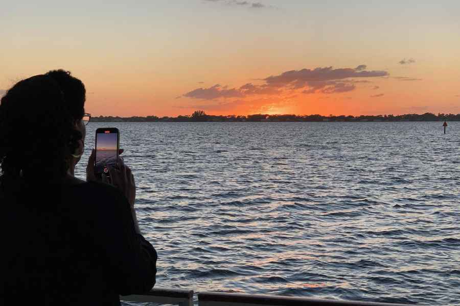 Cocoa Beach: Banana River Sunset Cruise mit Delphinbeobachtung. Foto: GetYourGuide