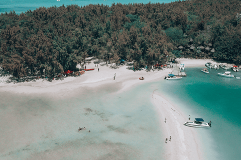 From Trou d'Eau Douce: Group Speedboat Tour to Ile aux Cerfs Tour with Meeting Point