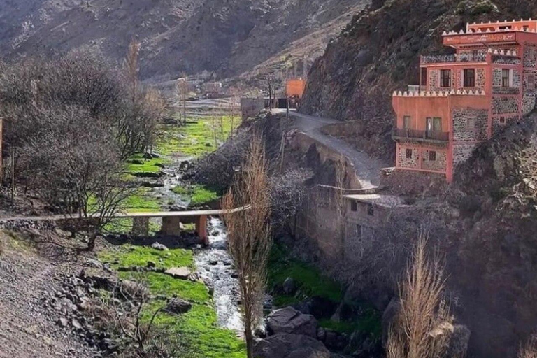 Marrakech: Montagna dell&#039;Atlante e viaggio nelle tre valli, giro in cammelloMarrakech: Escursione di un giorno sulle montagne dell&#039;Atlante, giro in cammello, pranzo