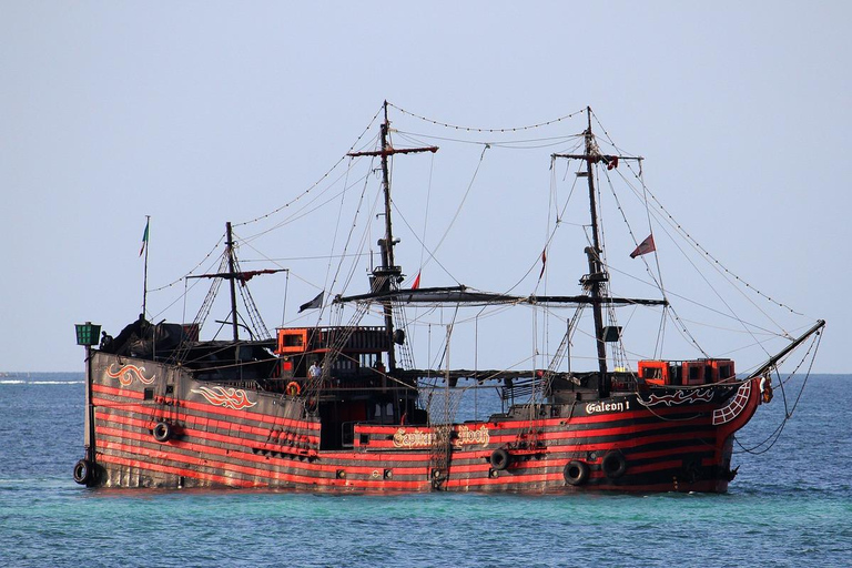 Cancun: Kapten Krok Piratskepp Middagskryssning med show