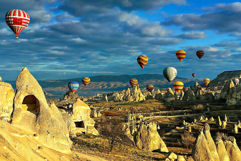 Göreme: volo in mongolfiera all&#039;alba della valle di Göreme con colazione