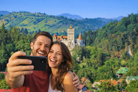 Bucharest: Peles, Bran, and Brasov Day Trip with Guide Italian Group