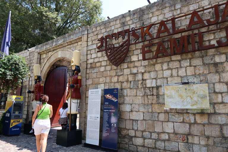 地拉那共产主义遗迹和历史中心之旅地拉那共产主义与历史中心之眼