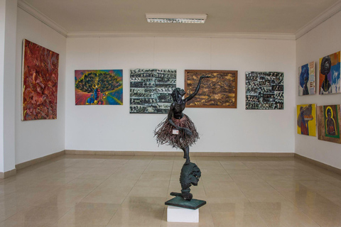 Accra Walking Tour: Artwork, Fantasy coffins & Beach bars