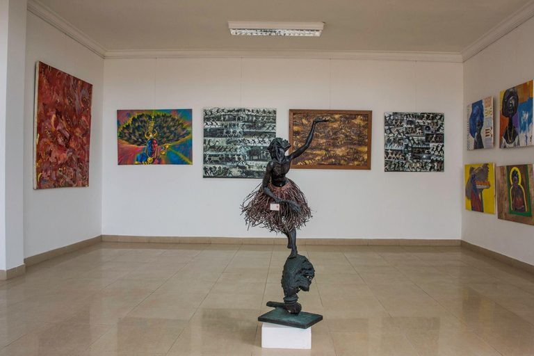 Accra Walking Tour: Artwork, Fantasy coffins & Beach bars