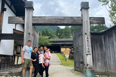 Depuis Nagoya : Visite guidée du sentier Nakasendo en voiture privée.