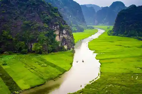Excursión de 2 días a Ninh Binh: Hoa Lu, Trang An y Aventura en la Cueva de Mua