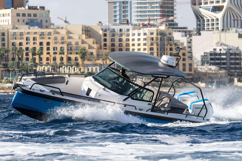 St Julian's: Axopar 28 Speedboat Rental with Captain