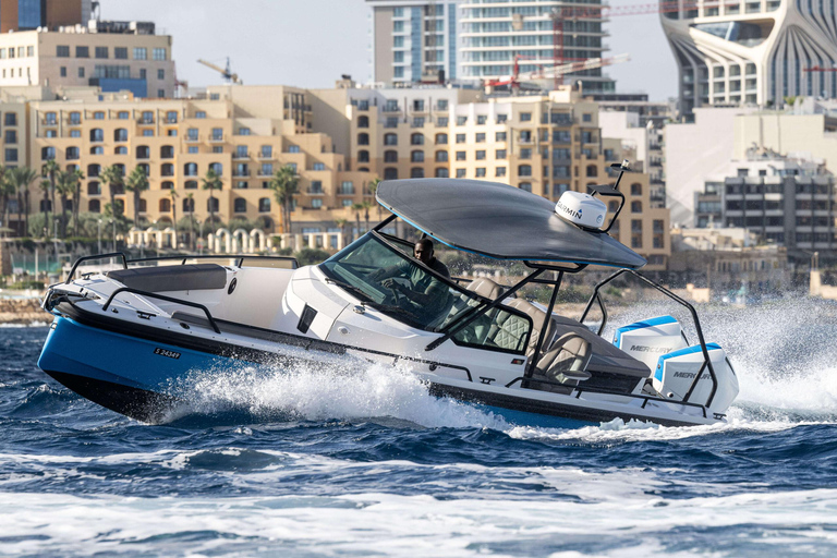 St Julian's: Axopar 28 Speedboat Rental with Captain