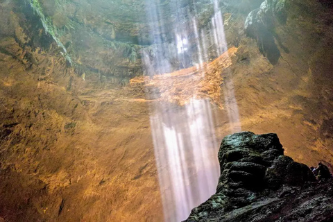 Yogyakarta : Visite de la grotte de Jomblang et de la grotte de Pindul avec déjeuner