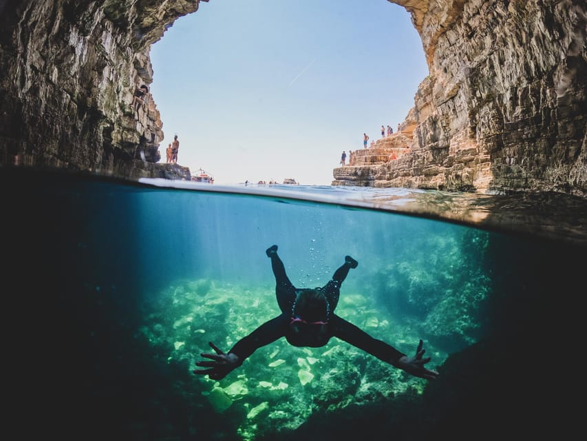 Pula: Kajakpaddling Och Snorkling I Havsgrottor Med Våtdräkt | GetYourGuide